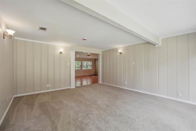Building Photo - 10700 Beinhorn Rd