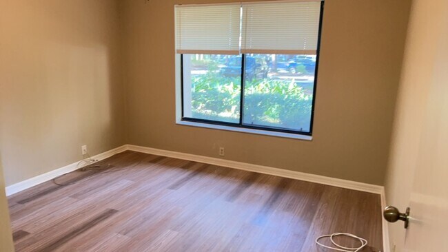Building Photo - Great 2/2 In Woodcreek Village-Sublease