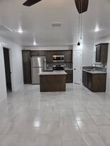 Building Photo - 13101 Lopez Rd