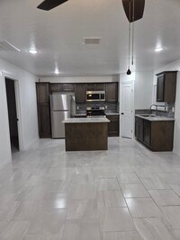 Building Photo - 13101 Lopez Rd