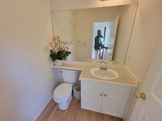 Building Photo - Charming Sammamish Home | 3 Bed + 2.5 Bath