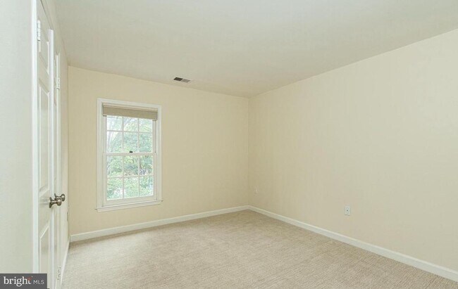 Building Photo - 5453 Whitley Park Terrace