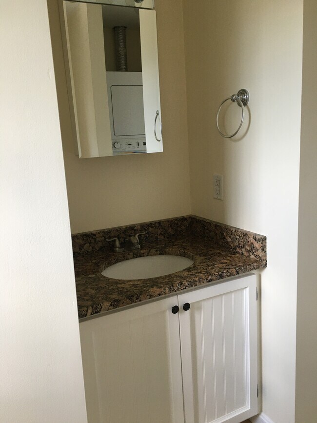 Bathroom - 12 Cranberry Rd