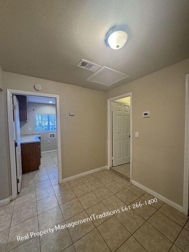 Building Photo - Great 3 + 2 Located in Quartz Hill