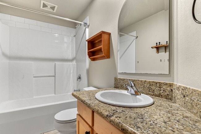 Building Photo - 2131- 2133 Yew Street