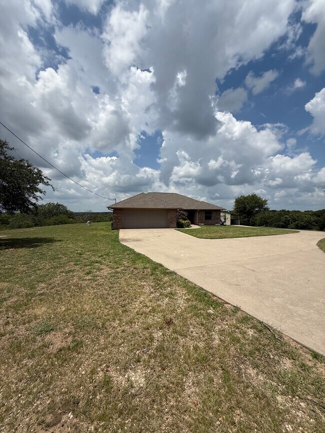 Building Photo - Water Included 4 Acres + METAL SHOP + Hors...