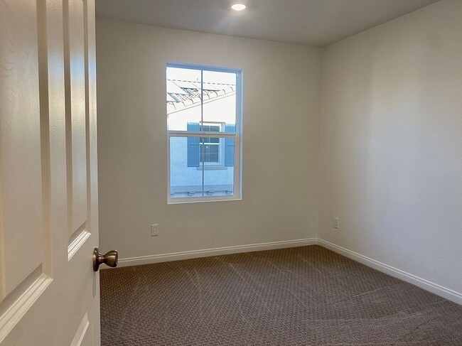 Building Photo - 3943 E Carmel Privado