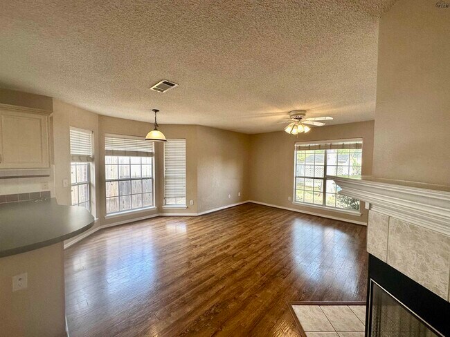 Building Photo - 4806 Belair Blvd