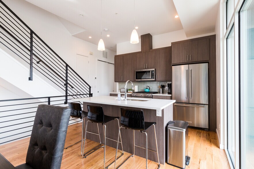 Building Photo - 3081 W 16th Ave