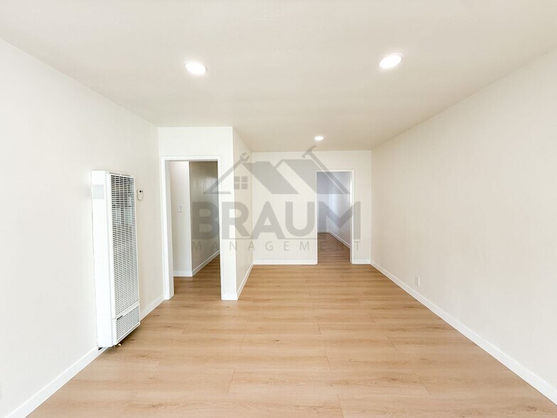 Building Photo - 7339 Woodman Ave