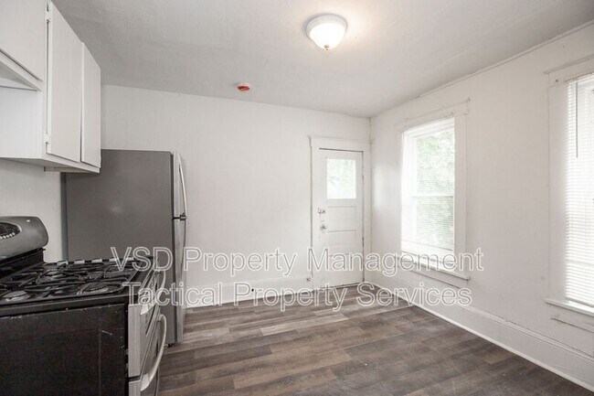 Building Photo - 1583 E 84th St
