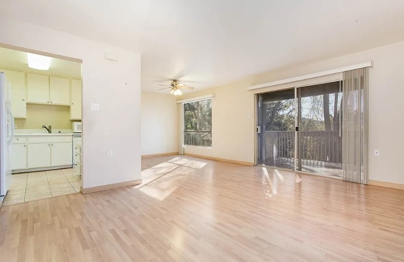 Building Photo - 801 Pinetree Cir