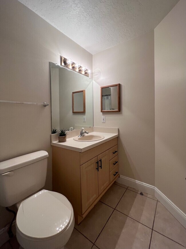 Building Photo - 5405 Lake Margaret Dr