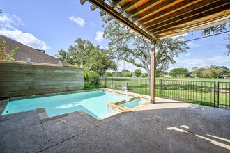 Building Photo - 414 Fox Briar Ln