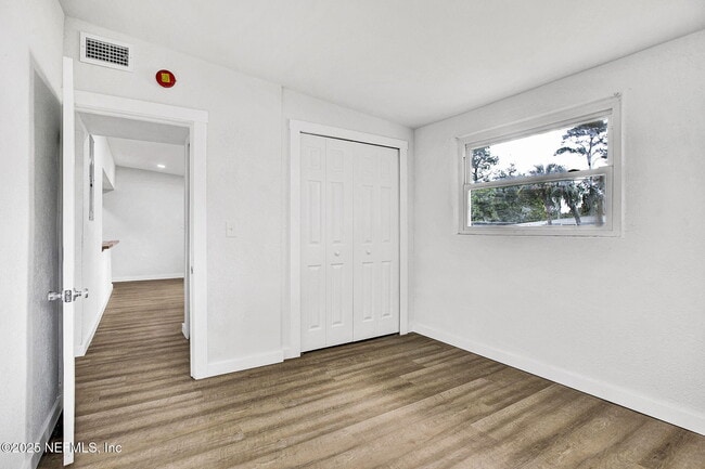 Building Photo - 1714 Brookview Dr S