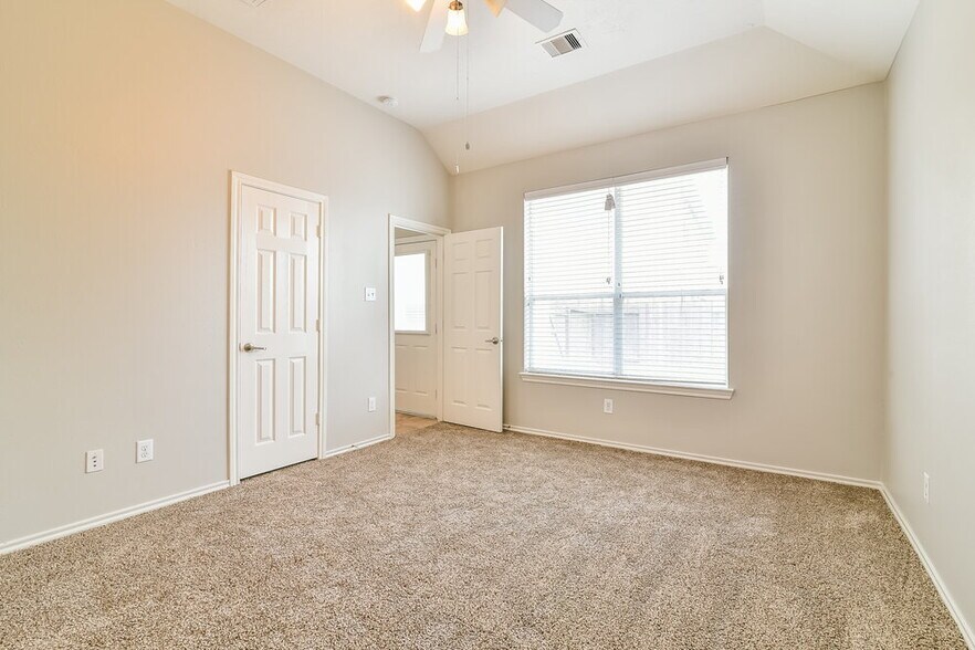 Building Photo - 8715 Elm Drake Ln