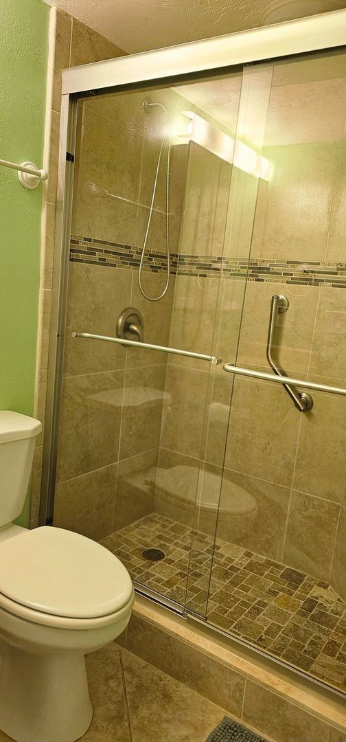 Building Photo - Riverfront Community Resort Style 2/2 Condo