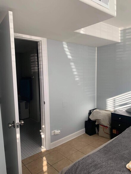 Building Photo - 3801 N St Louis Ave