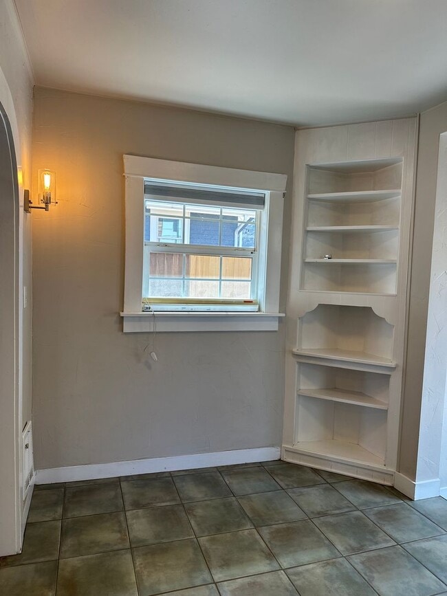 Building Photo - Charming 2 Bed / 2 Bath Home in Prime Westside Bend Location