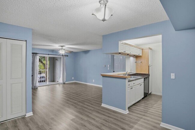 Building Photo - 2500 SE Anchorage Cove