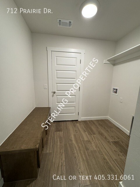 Building Photo - 712 Prairie Dr