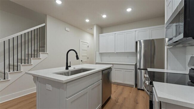 Building Photo - 1851 Lapis Ave