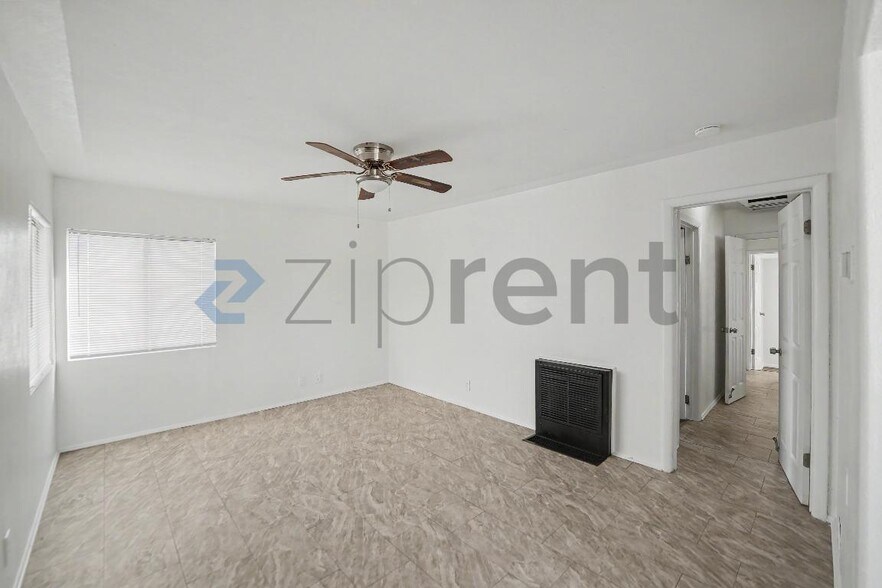 Building Photo - Unit