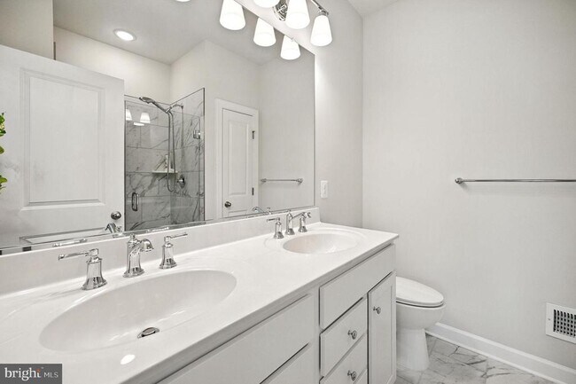Building Photo - 7233 Mountaineer Dr