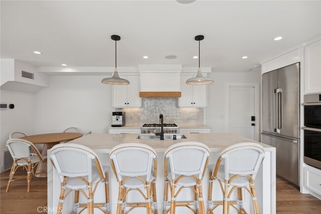 Building Photo - 300 Coral Ave