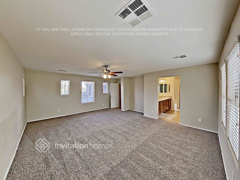 Building Photo - 3351 E Oakland St