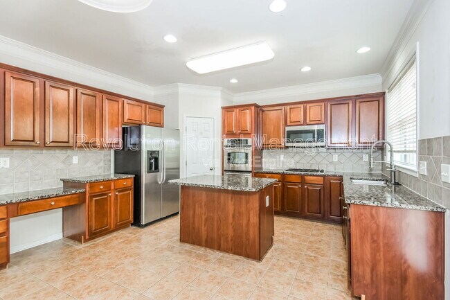 Building Photo - 233 Sumac Tr