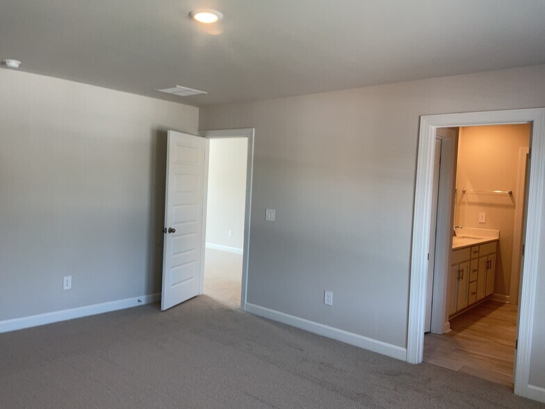 Building Photo - 307 Granby Trl