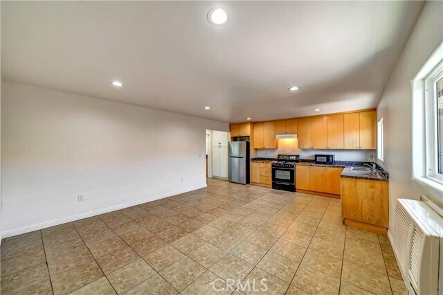 Building Photo - 6735 Elmer Ave