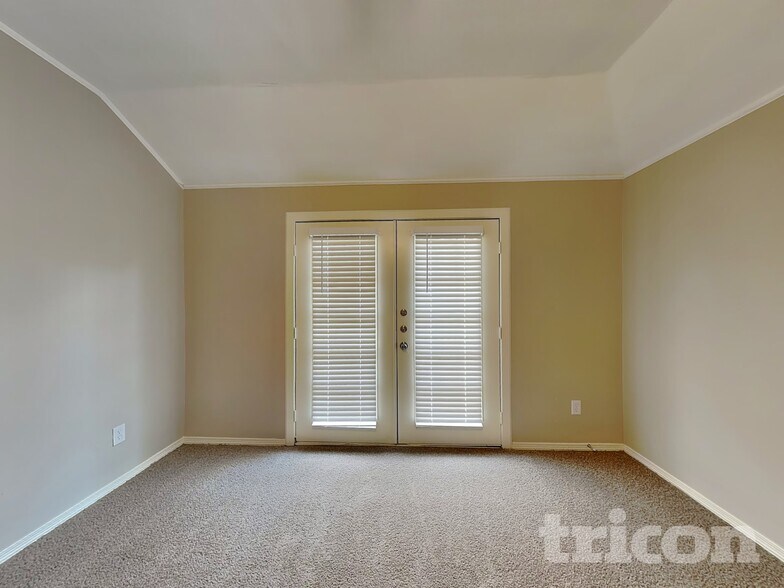 Building Photo - 5005 Vaquero Dr