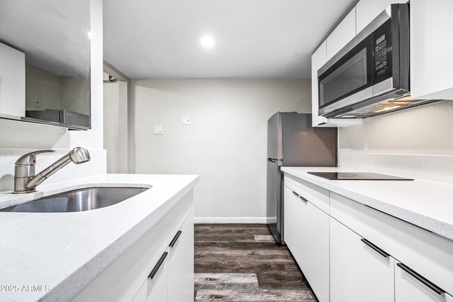 Building Photo - 3025 N 32nd St