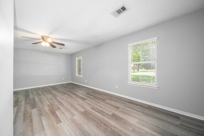 Building Photo - 327 Chateau Woods Pkwy Dr