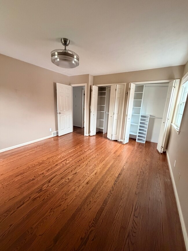 Building Photo - 9410 Tiverton Way