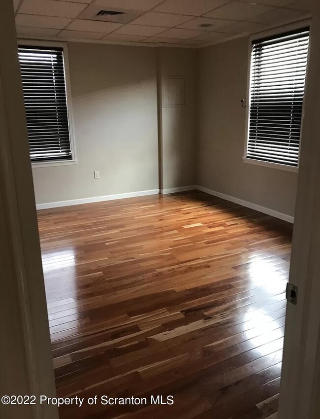 Building Photo - 436 Larch St