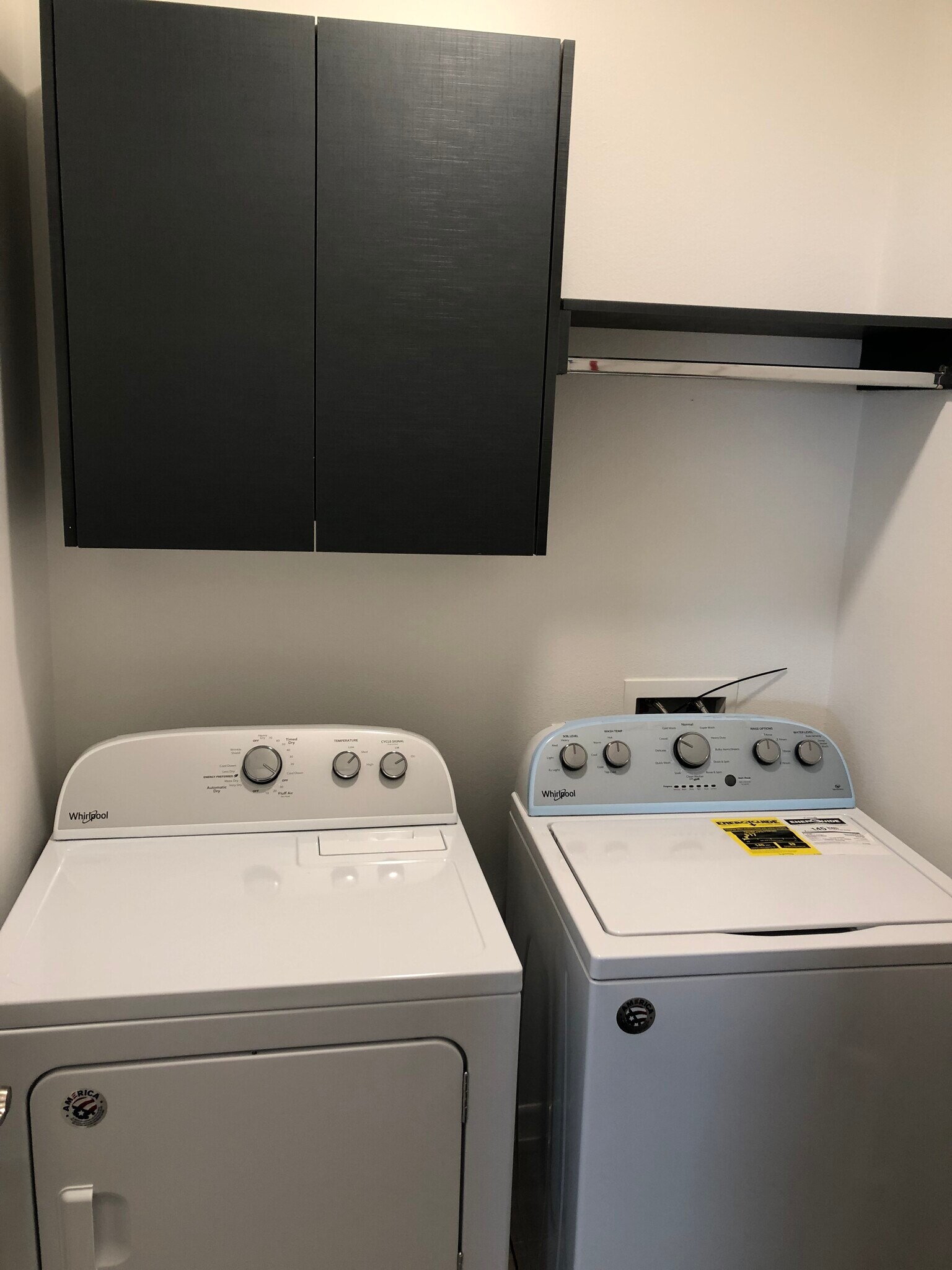 Building Photo - 706 W Carmel Ave