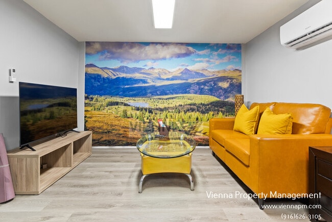 Building Photo - Downstairs Unit Available Now!