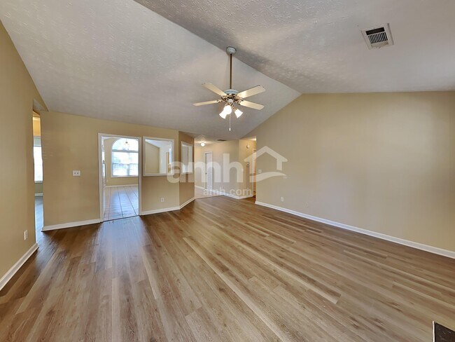 Building Photo - 7102 Independence Dr