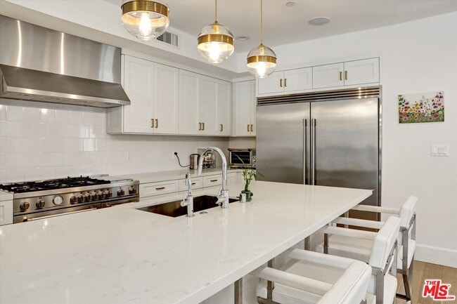 Building Photo - 10593 Kinnard Ave