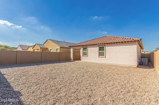 Building Photo - 3233 Juniper Cyn Dr