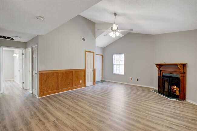 Building Photo - 7945 Parklane Court Apt #E, North Charlest...