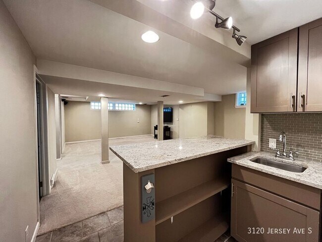 Building Photo - 3120 Jersey Ave S