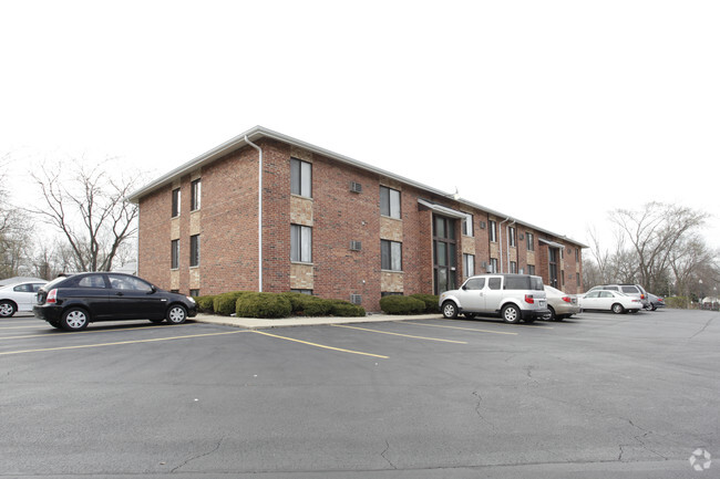 Building Photo - Camelot Apartments