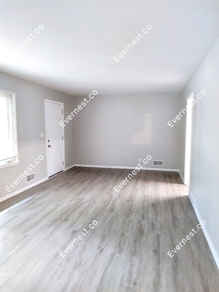 Building Photo - 13617 Craig Ave