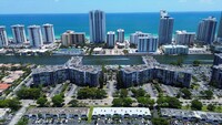 Building Photo - 800 Parkview Dr