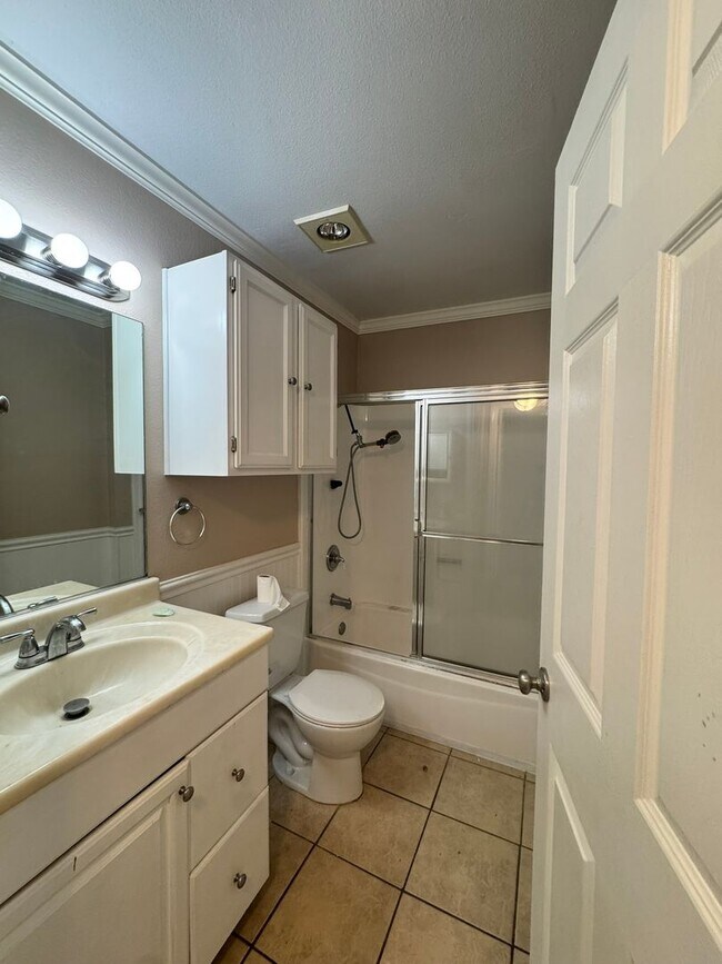 Building Photo - Cozy Upstairs Unit in Alpine 2bed/1bath