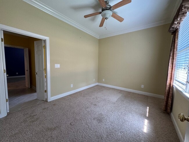 Building Photo - Modern 3 bedroom Condo with elevator acces...